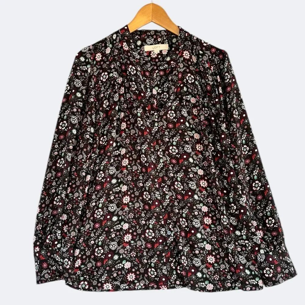 🎉5 for $45🎉 Loft top blouse shirt size M